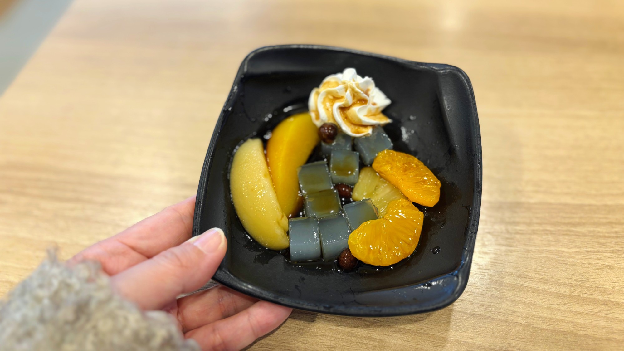 チェーンのお寿司屋さんで食べられるクオリティじゃないでしょ！かっぱ寿司に日本橋榮太樓のクリームあんみつパフェが登場！ | Pouch[ポーチ]