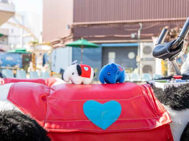 実は私たち「日本最古」なんです!浅草花やしきとドムドムバーガーがコラボ「ドムドム×花やしき2026」 実は私たち「日本最古」なんです!浅草花やしきとドムドムバーガーがコラボ「ドムドム×花やしき2026」