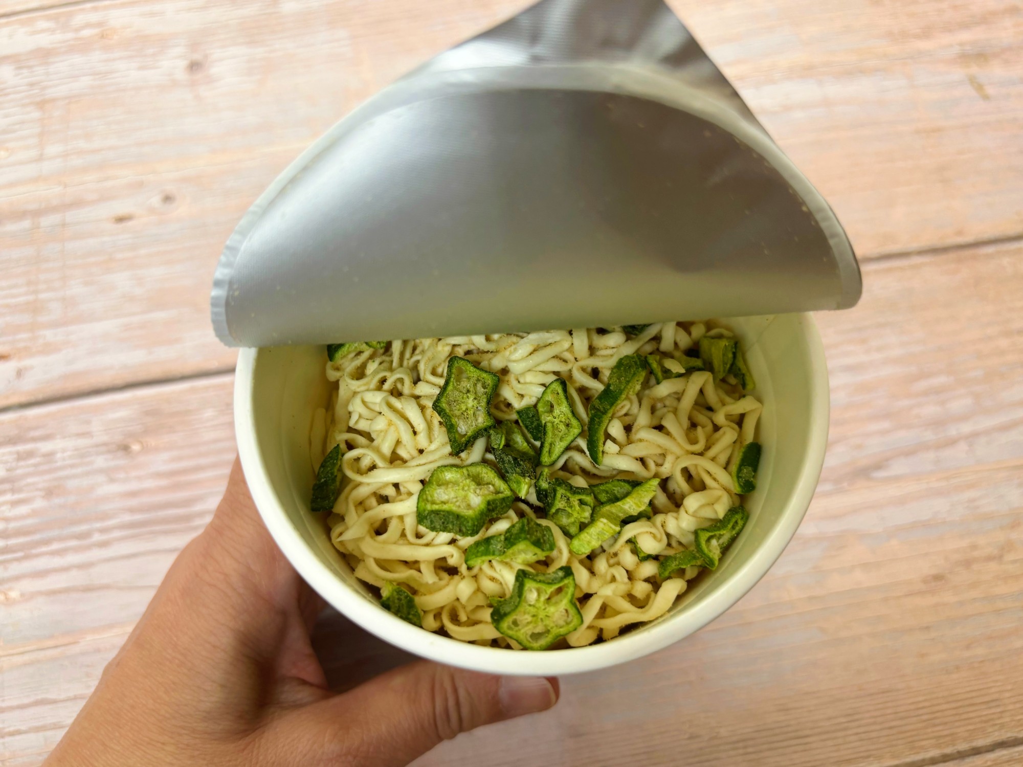 ネバネバ好き必食！セブン-イレブン「おくらとめかぶ 鰹と昆布だしの