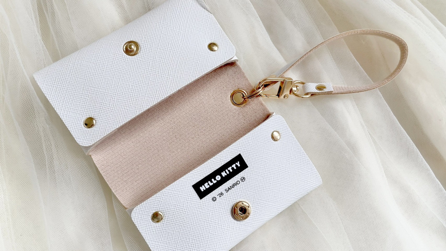 主役級のかわいさ♡『mini』付録はみんな大好き、みずいろキティちゃん