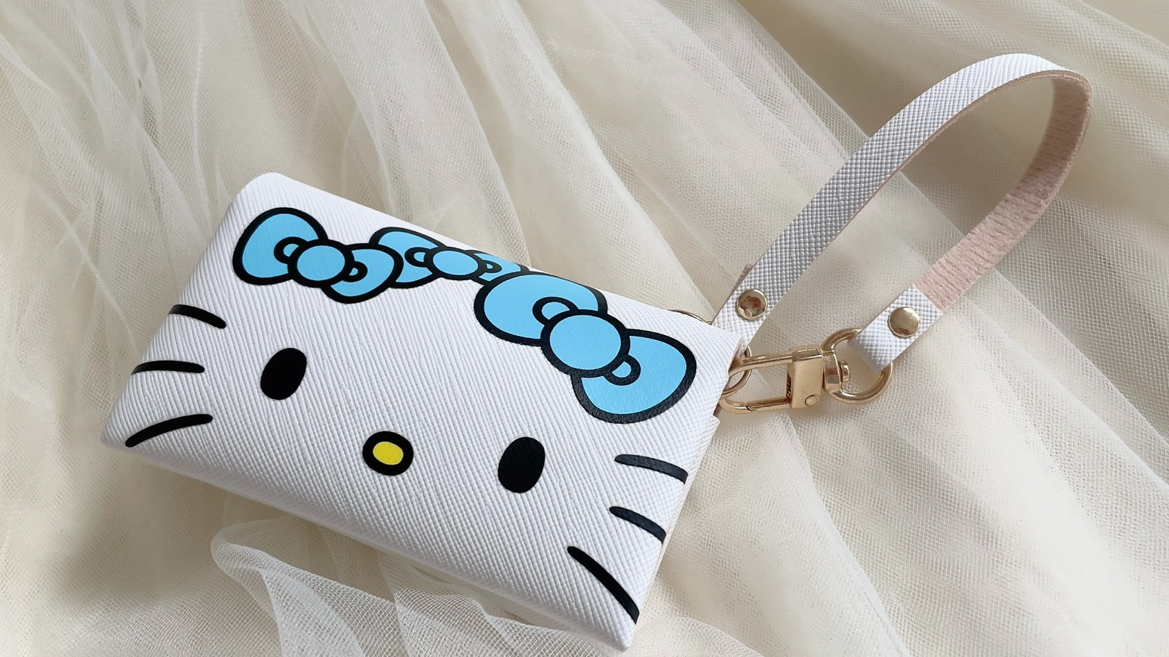 主役級のかわいさ♡『mini』付録はみんな大好き、みずいろキティちゃん