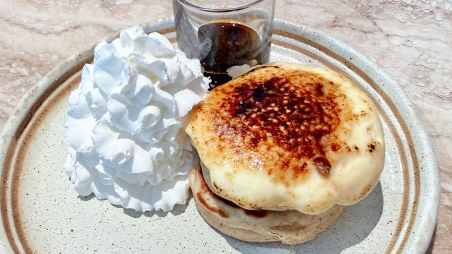 コナズ珈琲の新ブランド「KNOWS COFFEE」はパンケーキ1枚190円で楽しめる！駅直結＆電源ありで独り占めできる贅沢を