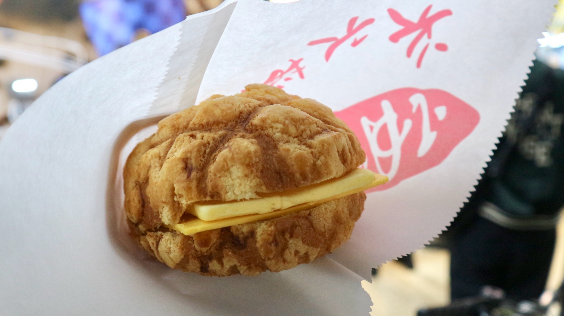 厚切りバターに濃厚チーズ、熱々で甘じょっぱさがクセになる！寧夏夜市
