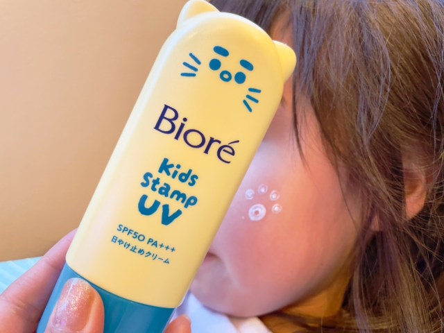 肉球スタンプをポンポン…！ビオレ「キッズスタンプ UV」は子どもが自分から日焼け止めを使いたくなる革命的アイテムでした☆