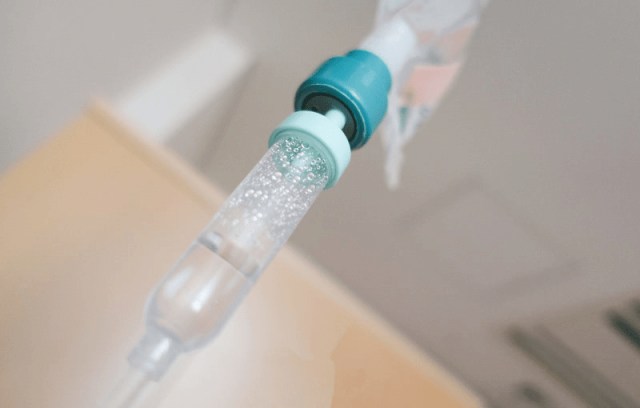 歩いて熱中症予防になるってマジ!? なんと、日常的に歩く人は、熱中症による入院リスクが低いらしいんです…! 歩いて熱中症予防になるってマジ!? なんと、日常的に歩く人は、熱中症による入院リスクが低いらしいんです…!
