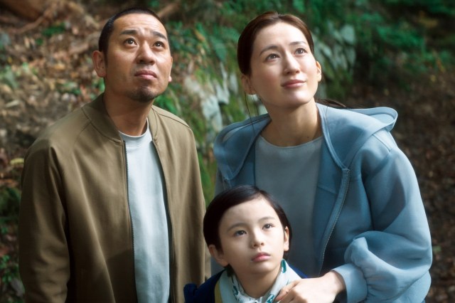 ヒューマノイドは亡き息子の代わりなれるの?綾瀬はるか×千鳥の大悟が夫婦役で話題の是枝裕和監督の最新作『箱の中の羊』 ヒューマノイドは亡き息子の代わりなれるの?綾瀬はるか×千鳥の大悟が夫婦役で話題の是枝裕和監督の最新作『箱の中の羊』