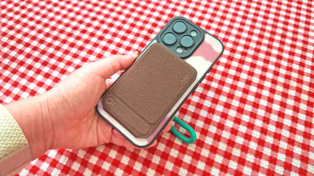 MOFT「Coffee Collection」スマホスタンドとキャリーケースを使ってレビュー!コーヒーかすを再利用&折り紙みたいな変形がスゴイ☕ MOFT「Coffee Collection」スマホスタンドとキャリーケースを使ってレビュー!コーヒーかすを再利用&折り紙みたいな変形がスゴイ☕